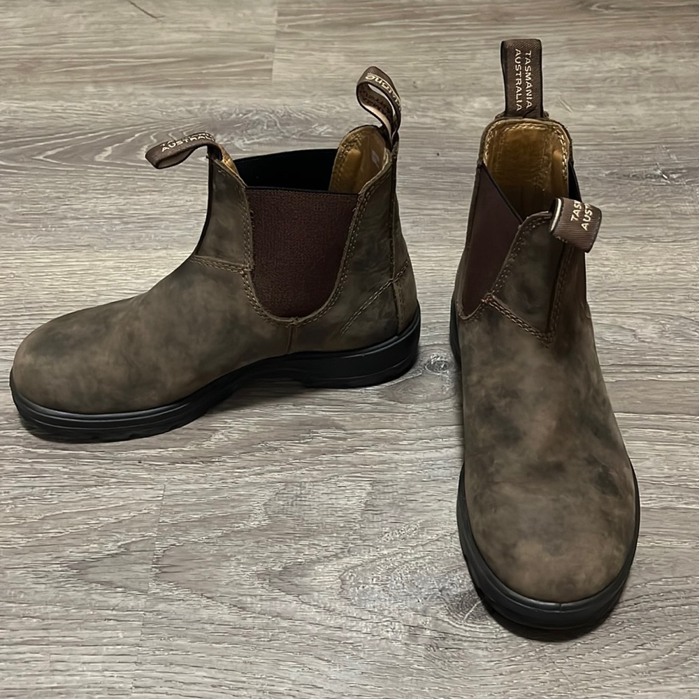 Blundstone premium leather Chelsea boosts, rustic brown